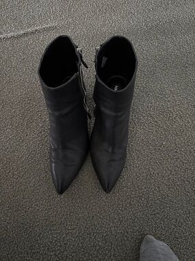 Nine West Black Pointed Toe Ankle Booties with Side Zipper